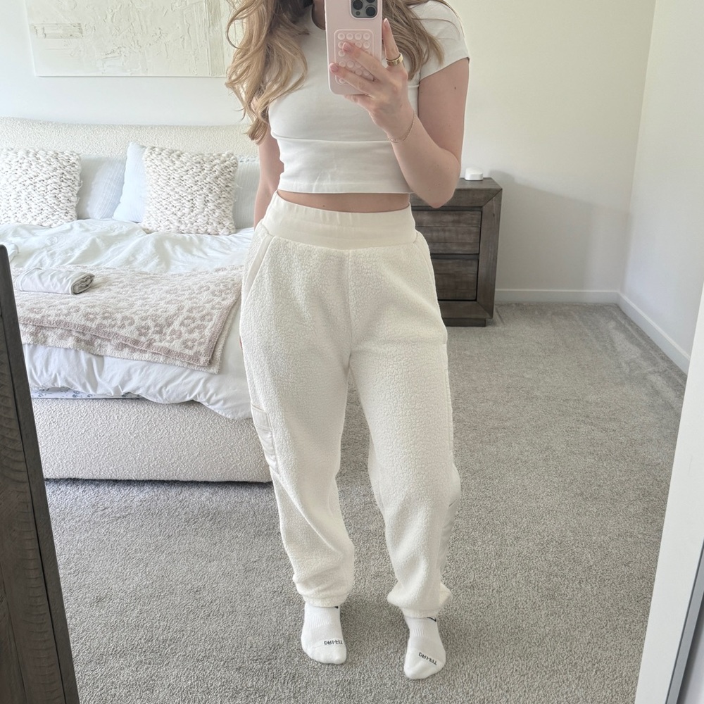 Alo Yoga Sherpa High-Waist Solstice Sweatpant